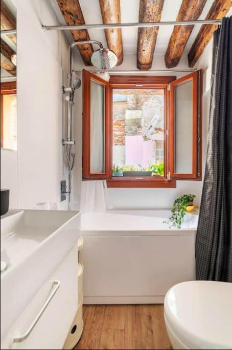 Ca 3 Leoni - Romantic House In The Heart Of Venedig Exterior foto